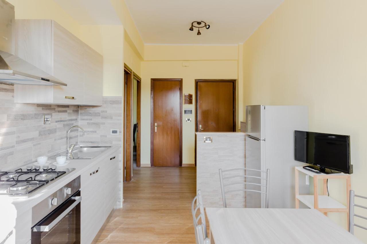 Le Rondini Apartment, 5 Persone, 2 Balconi, Policlinico Tor Vergata E Casilino 罗马 外观 照片